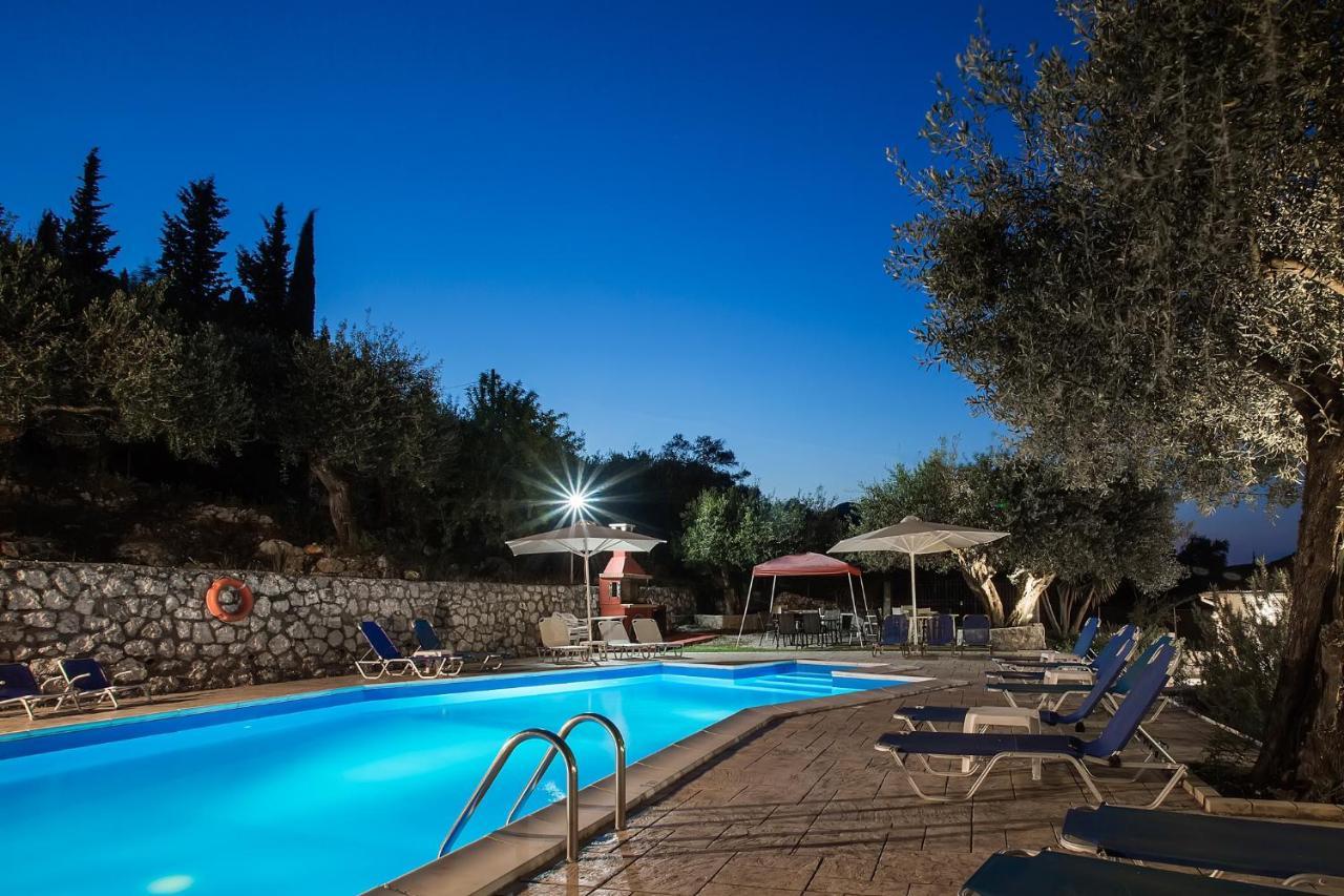 Olive Grove Poolside Apartments Беницес Екстериор снимка