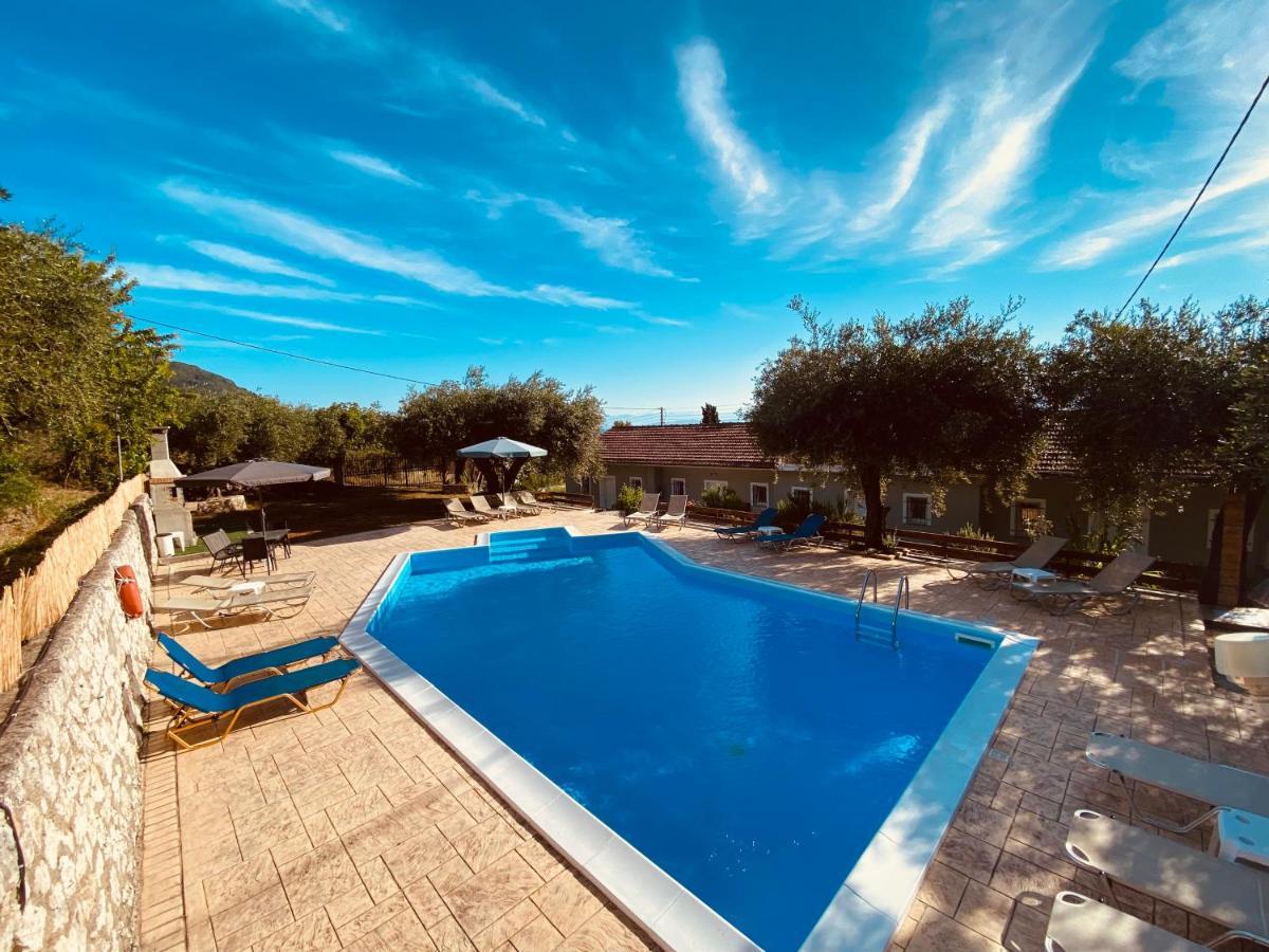 Olive Grove Poolside Apartments Беницес Екстериор снимка