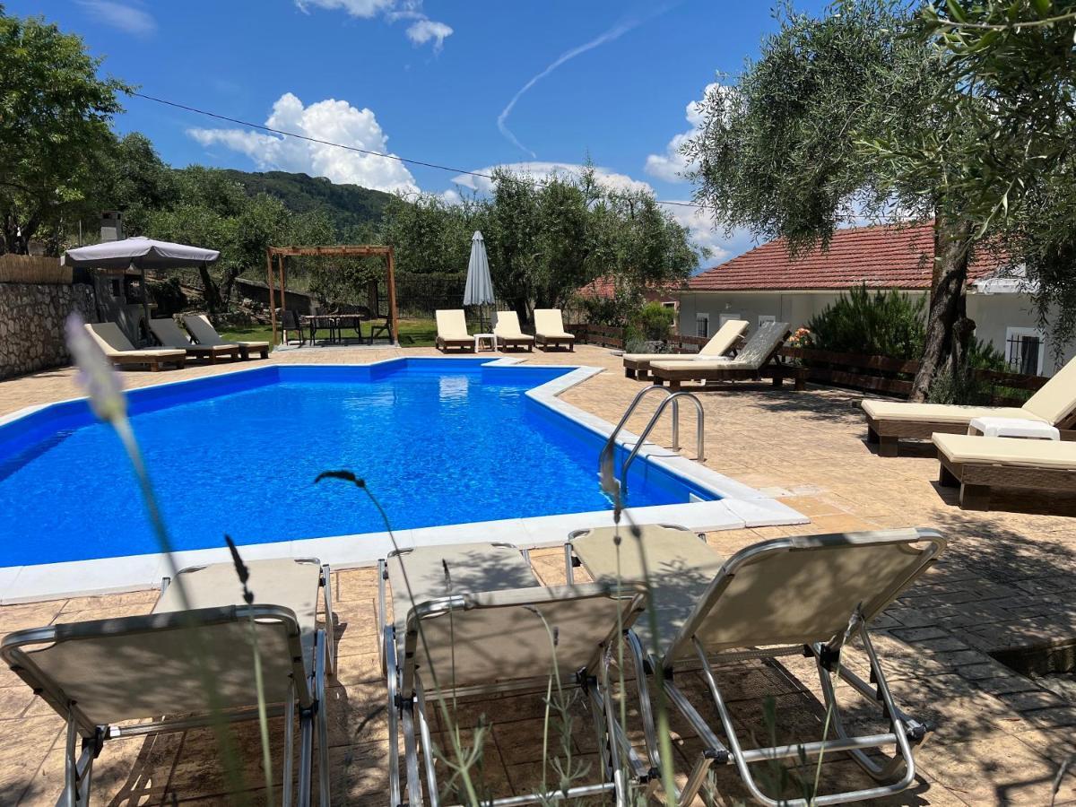 Olive Grove Poolside Apartments Беницес Екстериор снимка