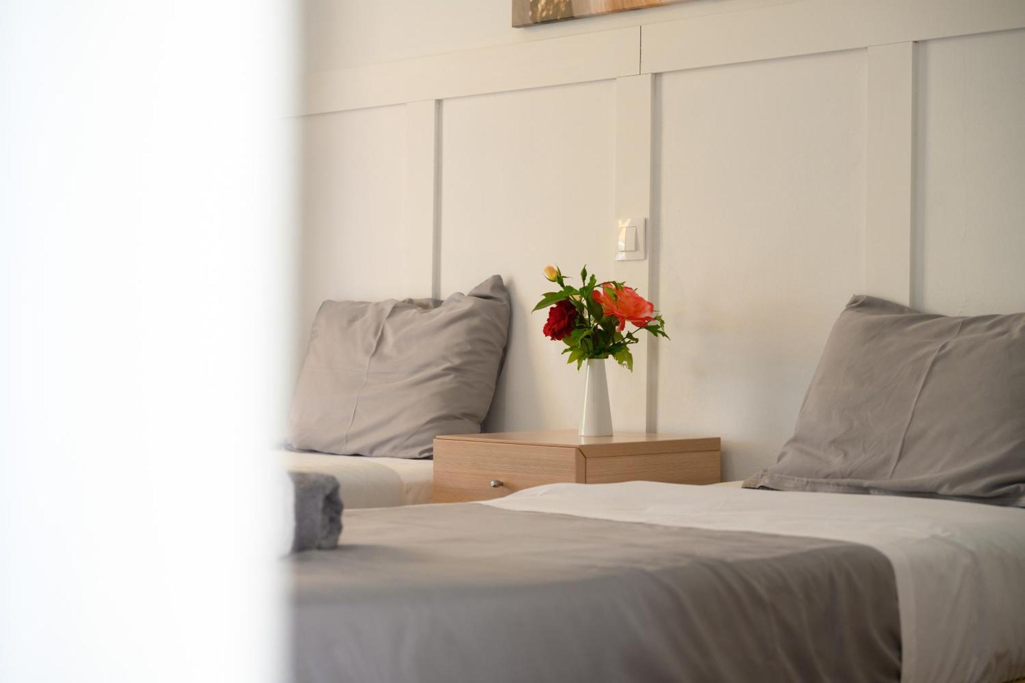 Olive Grove Poolside Apartments Беницес Екстериор снимка