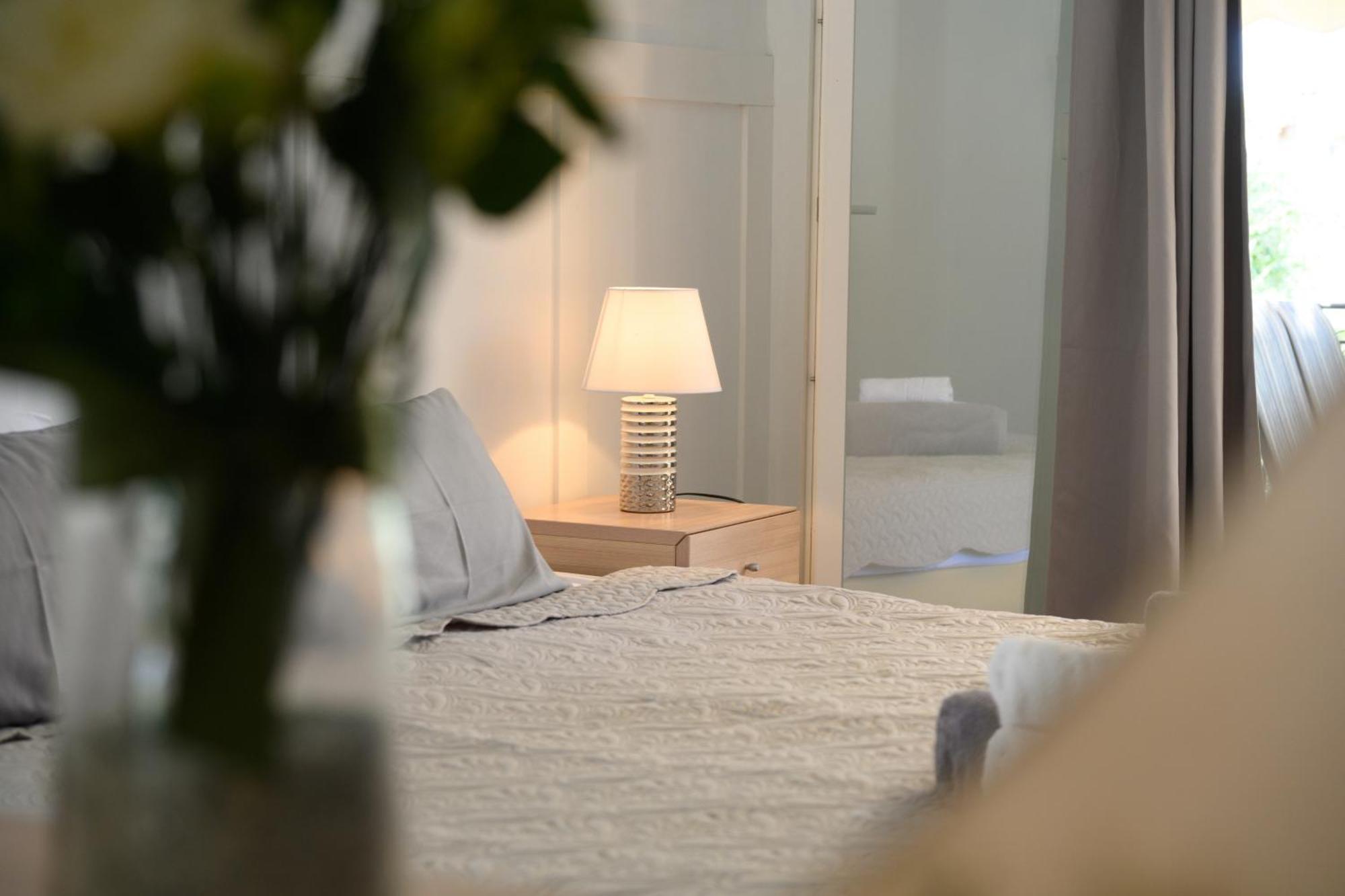 Olive Grove Poolside Apartments Беницес Екстериор снимка