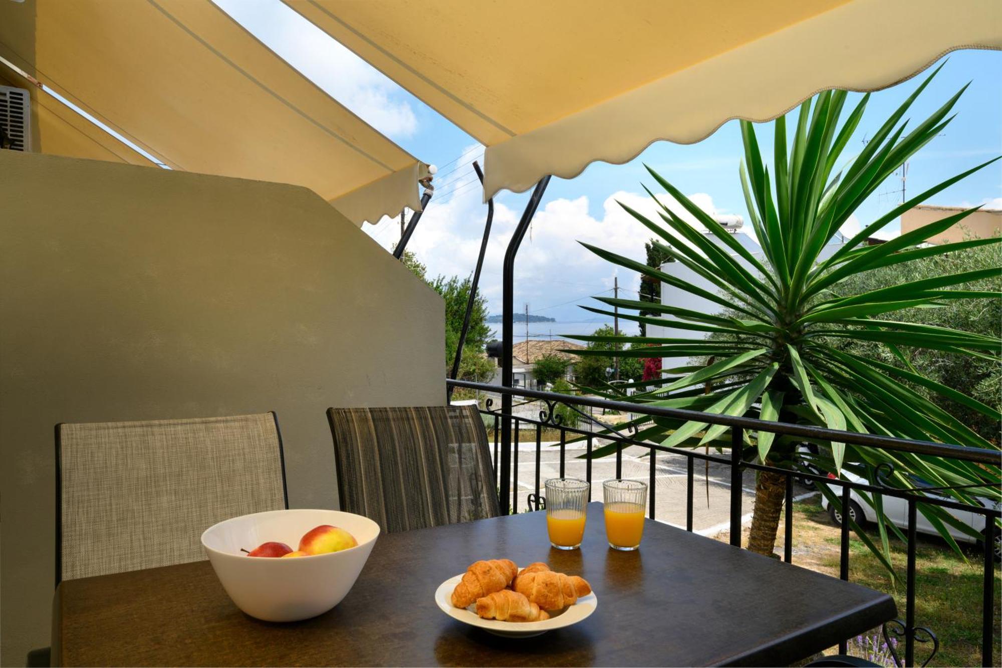 Olive Grove Poolside Apartments Беницес Екстериор снимка