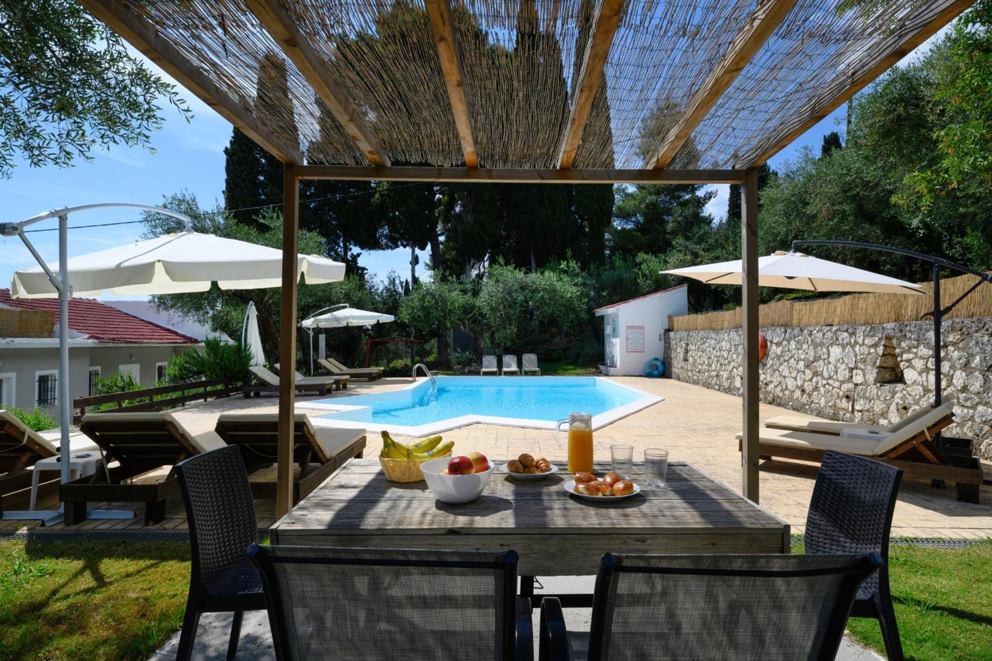 Olive Grove Poolside Apartments Беницес Екстериор снимка